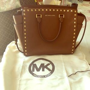 Micheal Kors purse